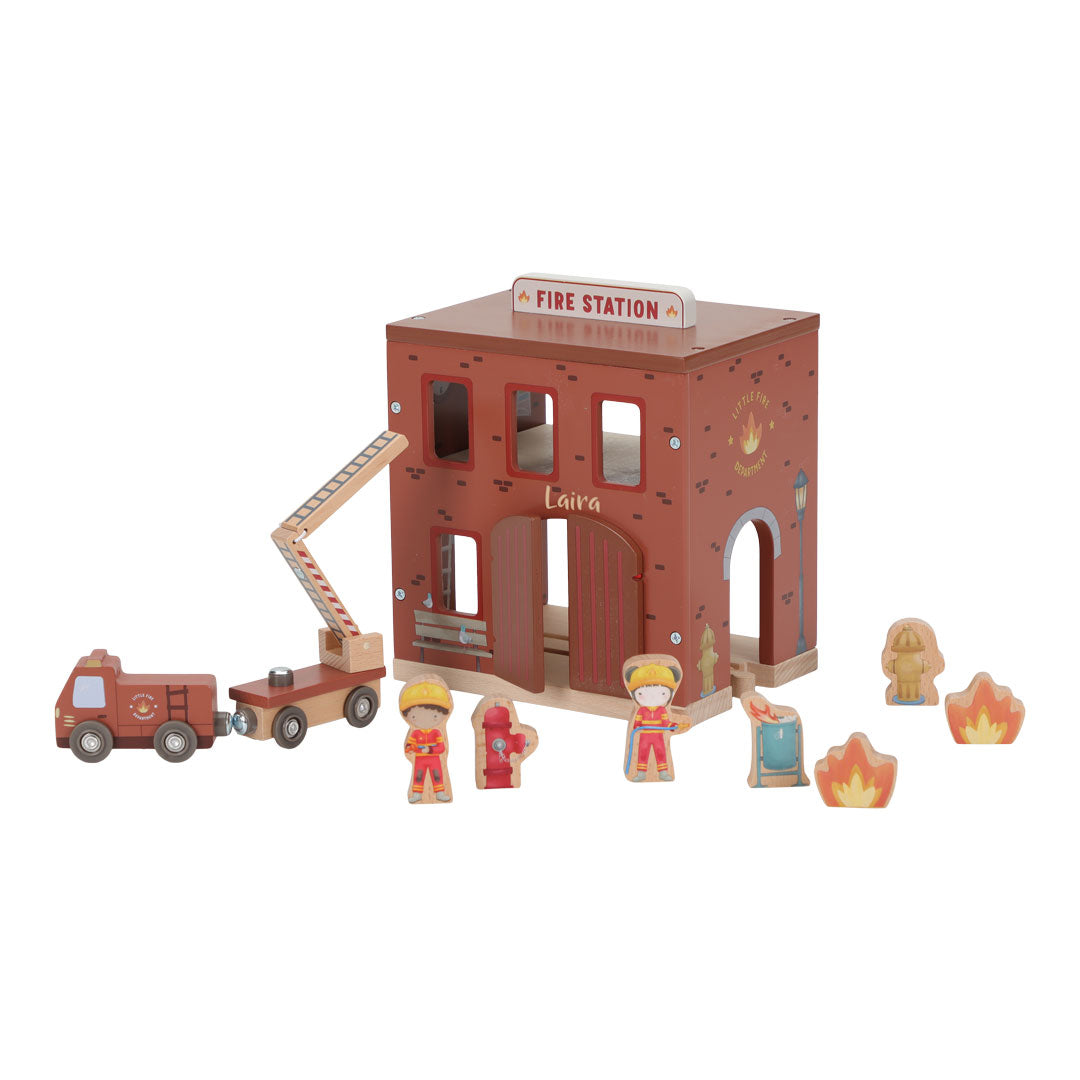 Personalisierte Holzeisenbahn Feuerwehrstation aus Holz | Schmatzepuffer