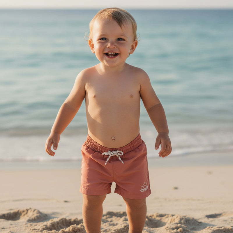 Kinder Badeshorts aus schnelltrocknendem Material fuer Strand, Schwimmbad, Urlaub und Wasserspass
