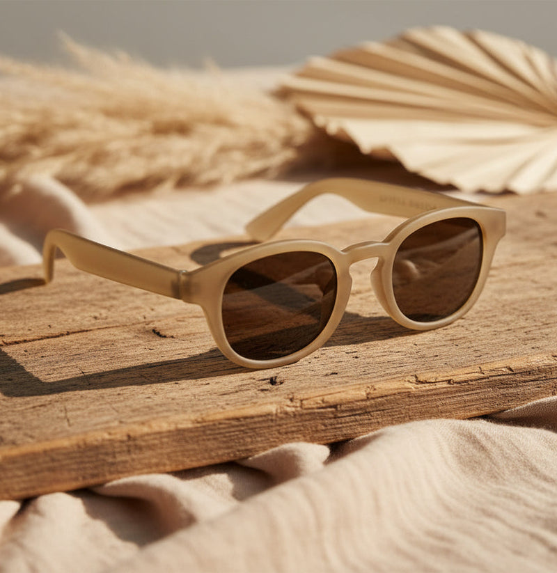 Kinder Sonnenbrille im Wayfarer Design in Braun mit UV Schutz fuer sonnige Tage, Ausfluege, Urlaub und den Alltag