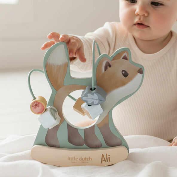 Personalisierte Motorikschleife Fuchs aus Holz mit Name Ali, hochwertiges Babyspielzeug zur Förderung der Feinmotorik und ein liebevolles personalisiertes Geschenk zur Geburt