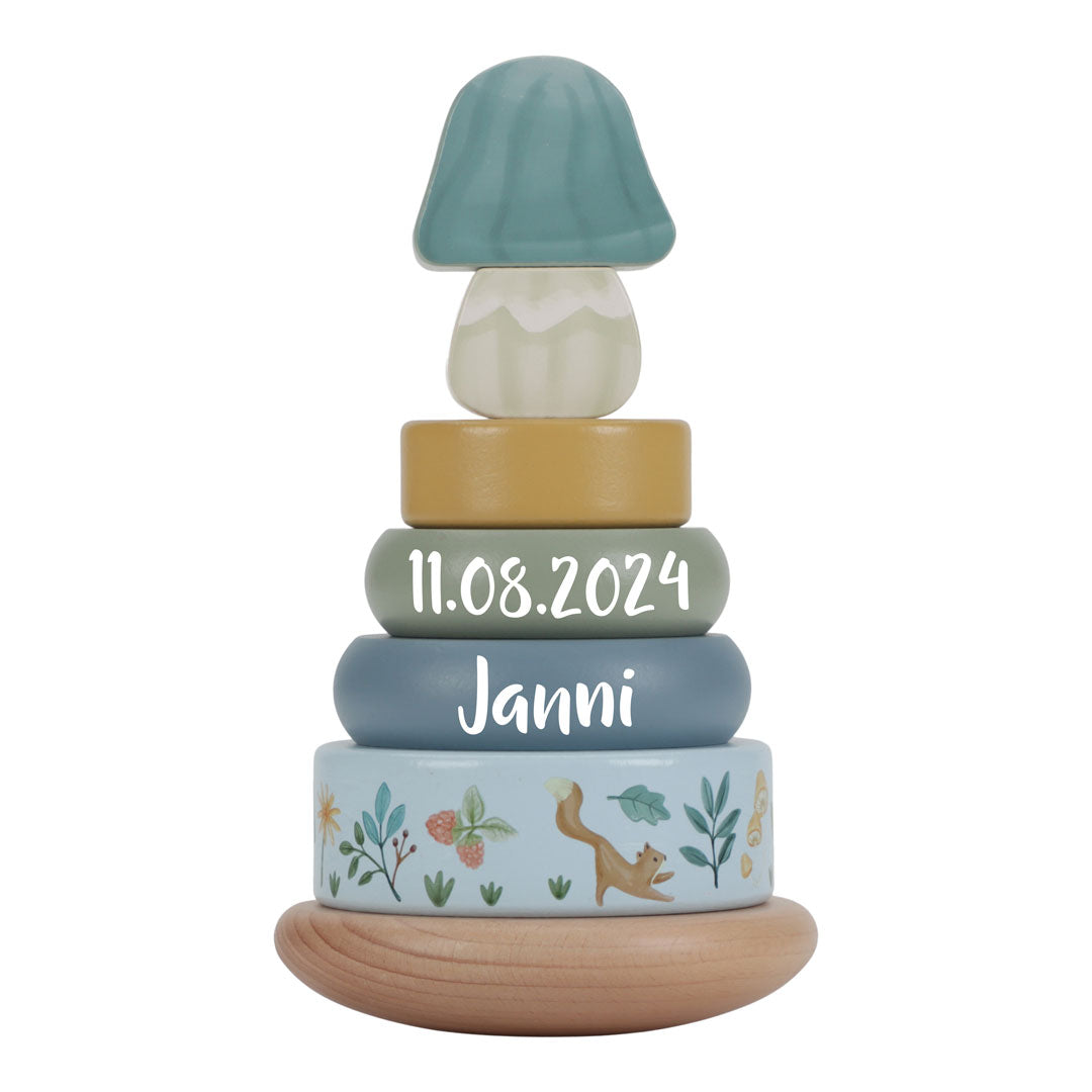 Personalisierter Holz-Stapelturm mit Namen – hochwertiges Motorikspielzeug als Geschenk zur Geburt oder zum ersten Geburtstag.