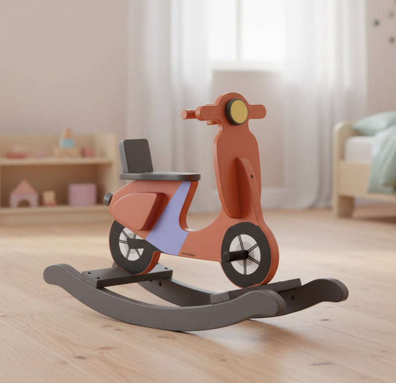 Schaukel Scooter in Rot aus Holz fuer Kinder zur Foerderung von Gleichgewicht, Motorik und fantasievollem Spielen im Kinderzimmer